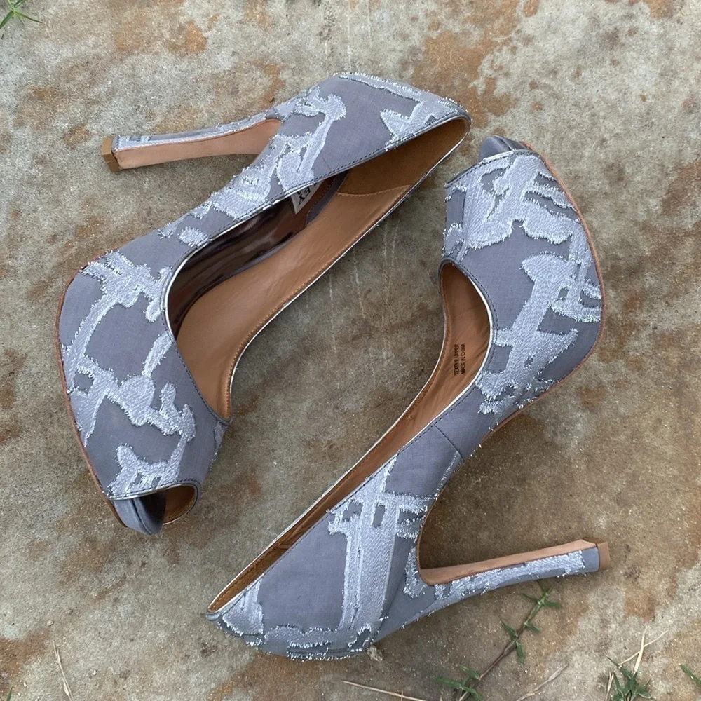 Badgley Mischka stiletto heels silver textile metallic 5” formal peep toe
